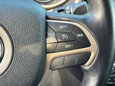 Used 2014 Jeep Cherokee Limited w/ Luxury Group AWD/4WD image 15