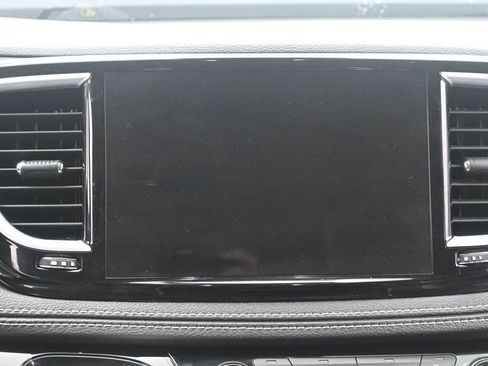 Used 2023 Chrysler Pacifica Limited FWD image 25