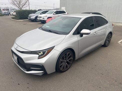 Used 2020 Toyota Corolla SE image 1