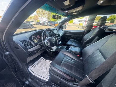 Used 2017 Dodge Grand Caravan GT FWD image 32