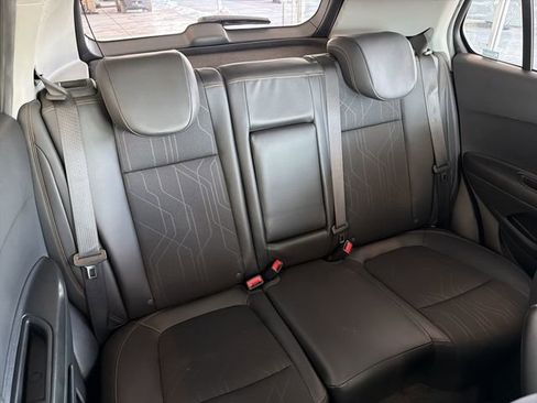 Certified 2022 Chevrolet Trax LT w/ LT Convenience Package image 16