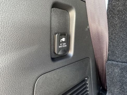 Used 2025 Nissan Armada SL w/ Captain's Chari Seat Package image 17