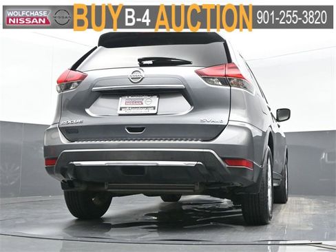 Used 2018 Nissan Rogue SV image 25