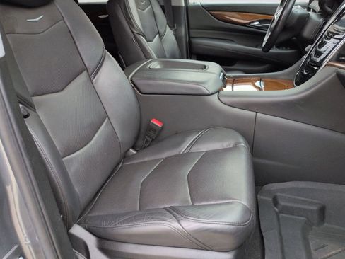 Used 2020 Cadillac Escalade Luxury image 29