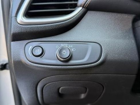 Used 2019 Chevrolet Trax LT w/ LT Convenience Package image 30