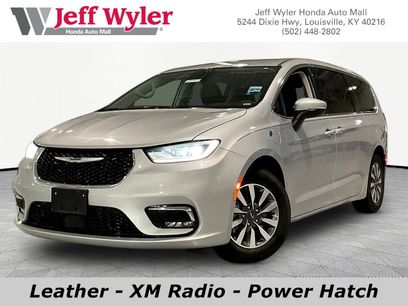Used 2023 Chrysler Pacifica Touring-L