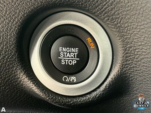 Certified 2025 Chrysler Pacifica Select image 25