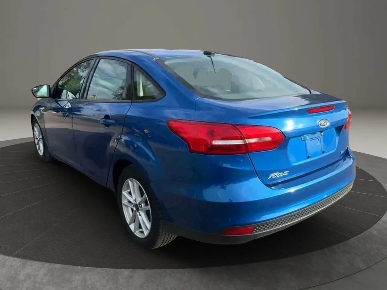 Used 2018 Ford Focus SE FWD image 4
