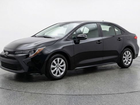 Used 2025 Toyota Corolla LE FWD image 3