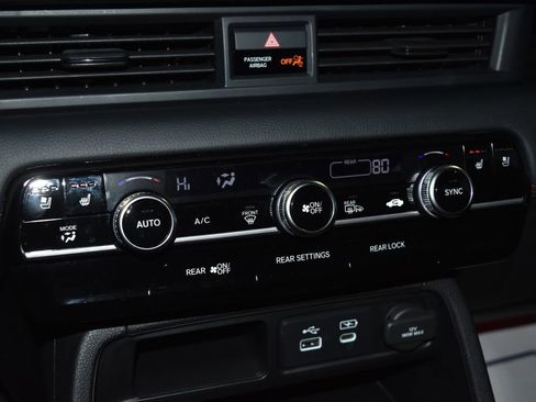 Used 2025 Honda Pilot Black Edition image 13