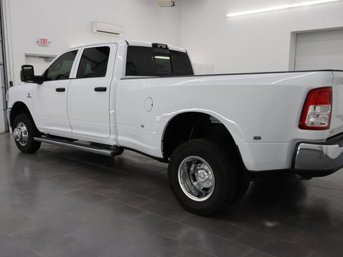 Used 2024 RAM 3500 Tradesman w/ Chrome Appearance Group image 6