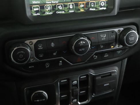 Used 2023 Jeep Wrangler Unlimited Sahara AWD/4WD image 14