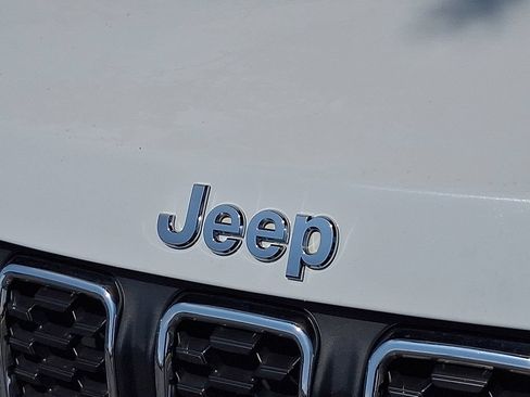 Used 2024 Jeep Compass Latitude AWD/4WD image 5