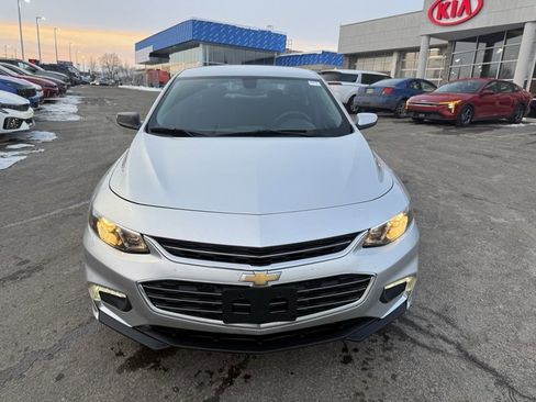 Used 2016 Chevrolet Malibu LT image 2