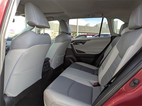 Used 2020 Toyota RAV4 XLE Premium image 19