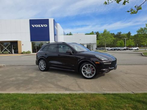 Used 2016 Porsche Cayenne Turbo AWD/4WD image 2