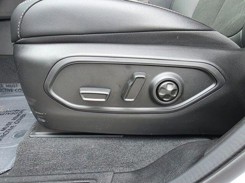 New 2025 Jeep Grand Cherokee Altitude image 11