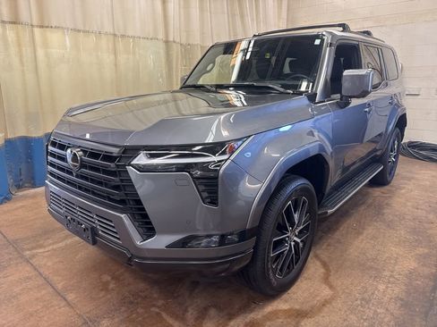 Used 2024 Lexus GX 550 w/ Accessory Package (2T) AWD/4WD image 4