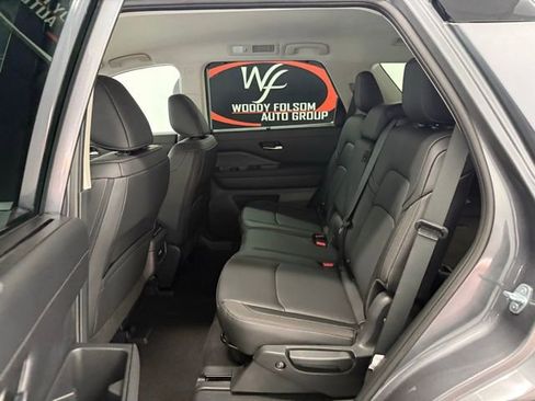 New 2025 Nissan Pathfinder SL image 14