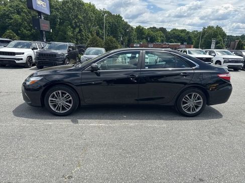 Used 2017 Toyota Camry SE FWD image 2