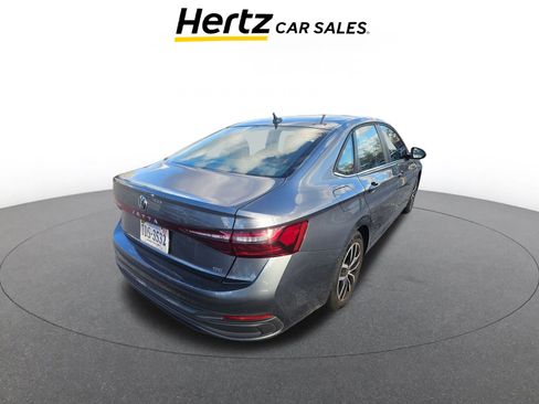 Used 2025 Volkswagen Jetta SE image 7