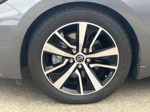 Used 2023 Nissan Maxima SV w/ Floor Mat Group FWD image 5