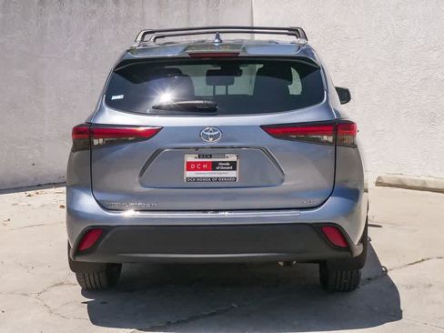 Used 2022 Toyota Highlander XLE FWD image 6