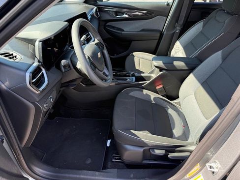 Used 2025 Chevrolet TrailBlazer LT FWD image 5