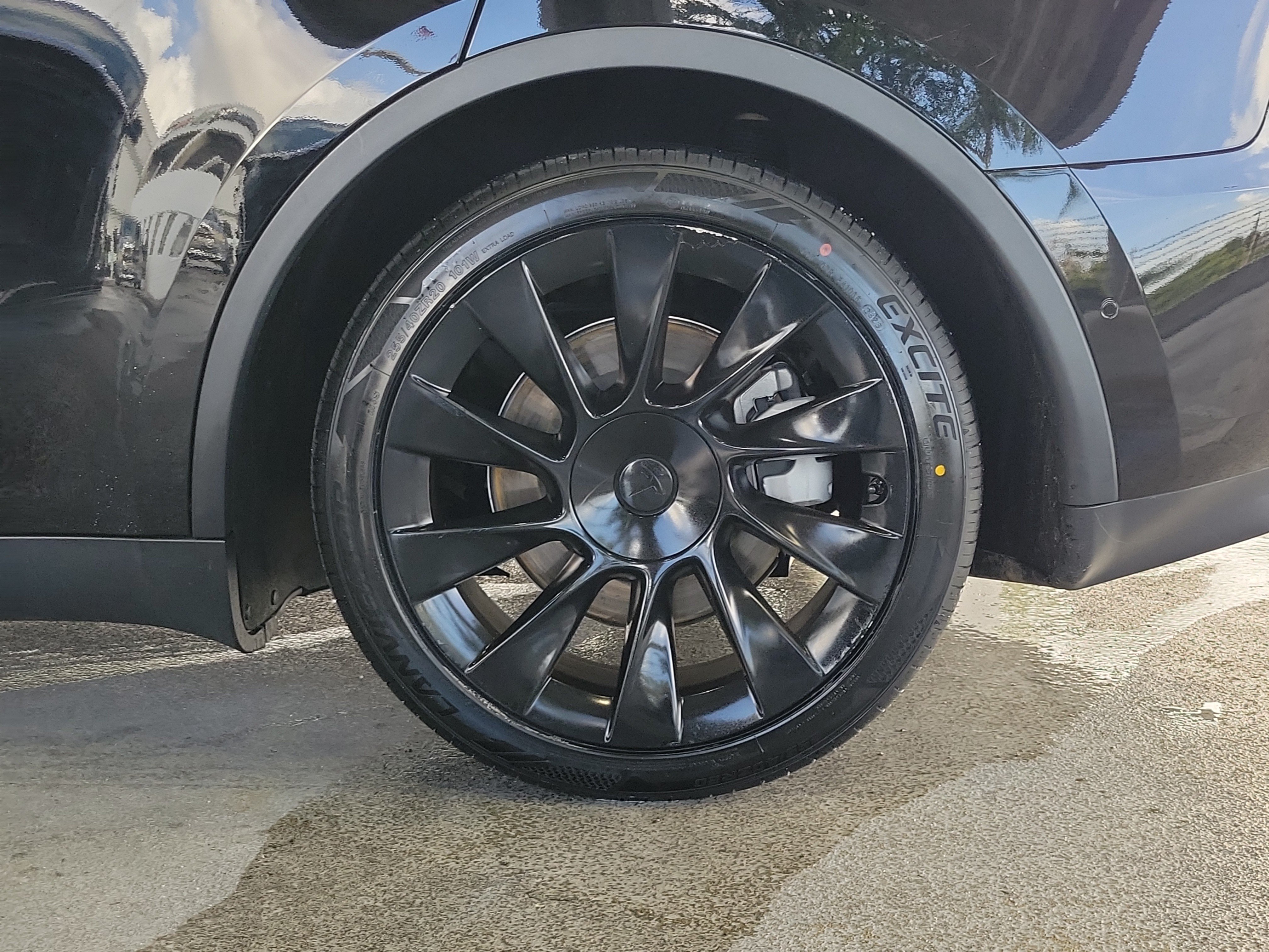 Used 2023 Tesla Model Y Long Range AWD/4WD image 5