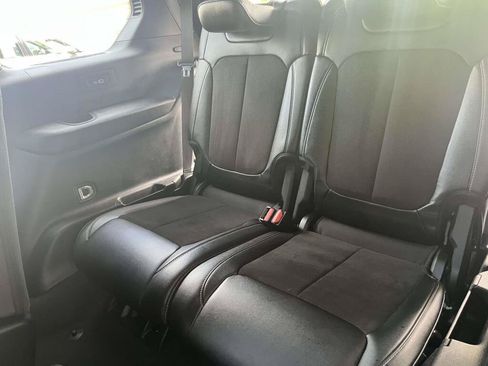 Used 2023 Jeep Grand Cherokee L Laredo AWD/4WD image 18