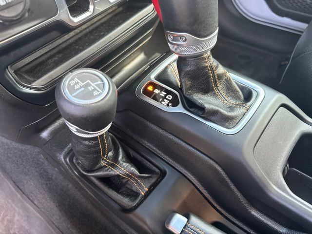 Used 2023 Jeep Gladiator Overland AWD/4WD image 11