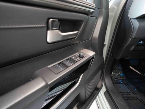 Used 2024 Toyota Tundra Limited AWD/4WD image 7