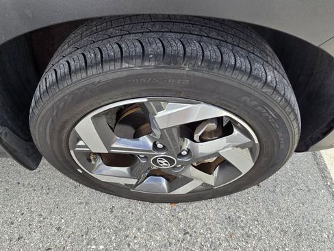 Used 2024 Hyundai Venue SEL image 8