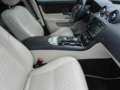 Used 2019 Jaguar XJ L Portfolio image 9