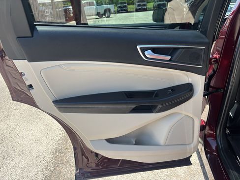 Used 2021 Ford Edge Titanium FWD image 13