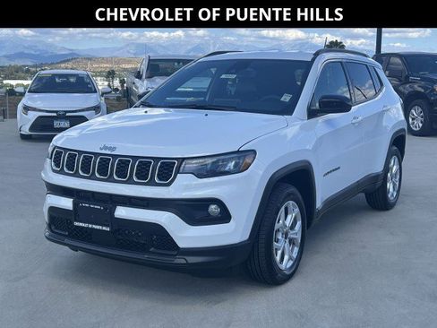 Used 2025 Jeep Compass Latitude image 1