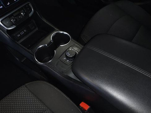 Used 2024 GMC Terrain SLE image 26