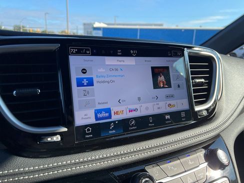 New 2026 Chrysler Pacifica Select image 33