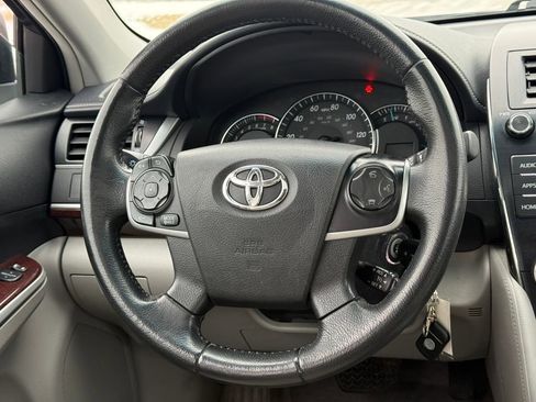 Used 2014 Toyota Camry XLE image 14