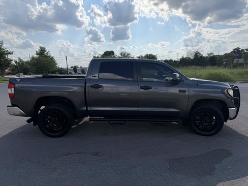 Used 2017 Toyota Tundra SR5 w/ SR5 Upgrade Package AWD/4WD image 4