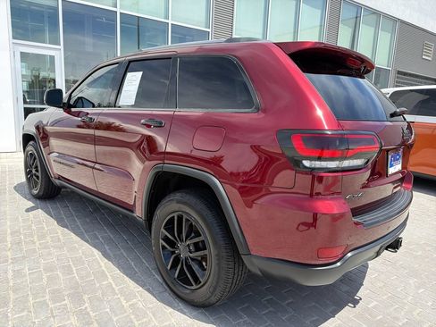 Used 2019 Jeep Grand Cherokee Limited AWD/4WD image 3