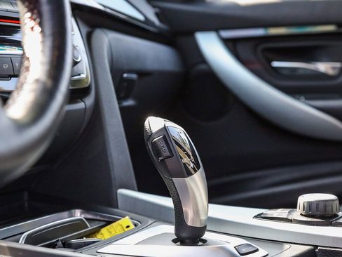 Used 2018 BMW 330e image 23