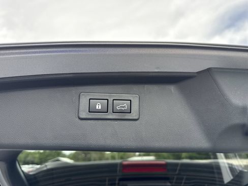 Used 2025 Subaru Outback Premium AWD/4WD image 28
