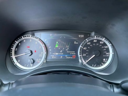 Used 2024 Toyota Highlander XLE AWD/4WD image 9