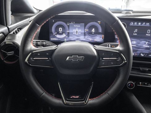 Used 2024 Chevrolet Equinox EV RS FWD image 29