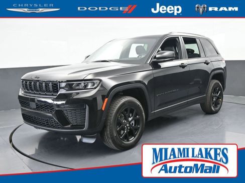 New 2026 Jeep Grand Cherokee Altitude RWD image 1