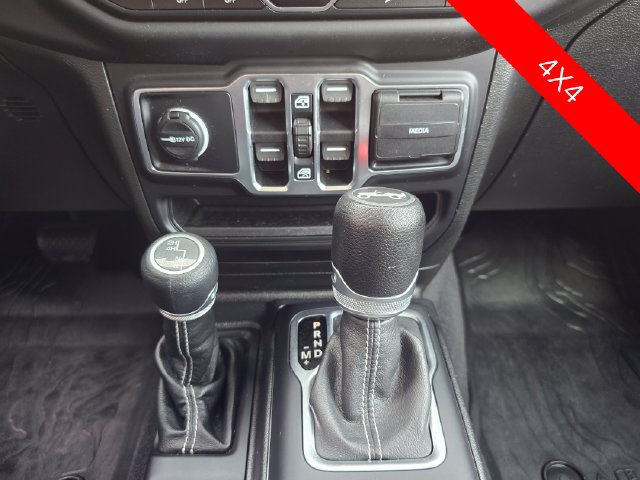 Used 2019 Jeep Wrangler Unlimited Sahara w/ Cold Weather Group AWD/4WD image 22