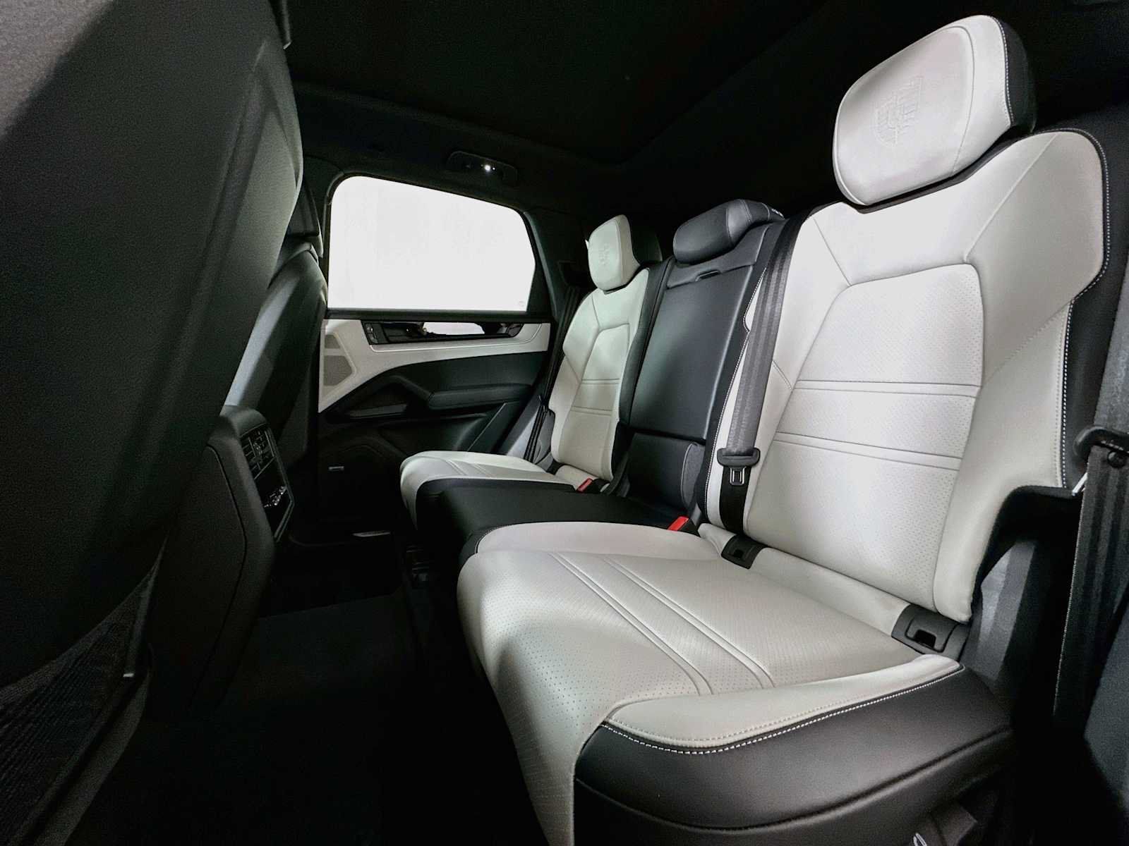 Certified 2026 Porsche Cayenne AWD/4WD image 22