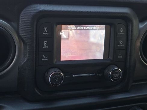 Used 2021 Jeep Gladiator Sport image 13