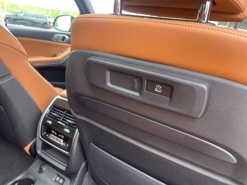 Used 2022 BMW X7 M50i w/ Luxury Seating Package image 18